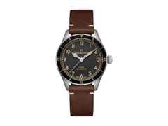 Hamilton Khaki Aviation Pilot Pioneer Automatik Edelstahl 38mm schwarzes Zifferblatt braunes Lederband – Herrenuhren Uhr ohne Datum aus Edelstahl und Leder. Das Gehäuse ist rund und silber. Das Lederarmband ist braun. Das Zifferblatt ist arabisch und schwarz.