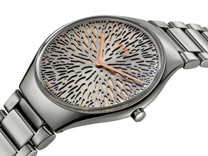 Rado True Thinline X Great Gardens of the World - Chapter 10 "Drachenblutbaum" Automatik Hightech-Keramik grau – Damenuhren Uhr ohne Datum aus Keramik und Titan. Das Gehäuse ist rund und grau. Das Keramikarmband ist grau. Das Zifferblatt ist ohne Zeichen und grau-roségold. – Ansicht 2