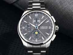 Union Glashütte Belisar Chronograph Mondphase Automatik Edelstahl 42mm graues Zifferblatt Metallband – Herrenuhren Chronograph aus Edelstahl. Das Gehäuse ist rund und silber. Das Edelstahlarmband ist silber. Das Zifferblatt ist arabisch Index und grau. – Ansicht 3