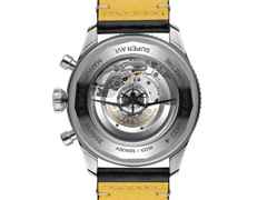 Breitling Super Avi B04 Chronograph GMT 46 Tribute to Vought F4U Corsair Automatik Edelstahl blaues Zifferblatt schwarzes Lederband – Herrenuhren Chronograph aus Edelstahl. Das Gehäuse ist rund und silber. Das Lederarmband ist schwarz. Das Zifferblatt ist arabisch und blau. – Ansicht 4