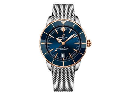 Breitling Superocean Heritage B31 Automatik Edelstahl 44mm blaues Zifferblatt Metallband – Herrenuhren Uhr mit Datum aus Edelstahl und Keramik. Das Gehäuse ist rund und silber. Das Edelstahlarmband ist silber. Das Zifferblatt ist ein Index in blau.
