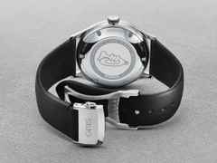 Oris Artelier James Morrison Acadamy of Music Limited Edition – Herrenuhren Uhr ohne Datum aus Edelstahl. Das Gehäuse ist rund und silber. Das Lederarmband ist schwarz. Das Zifferblatt ist ein Index in blau. – Ansicht 3