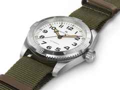 Hamilton Khaki Field Expedition Automatik Edelstahl 41mm weißes Zifferblatt olivgrünes Textilband – Herrenuhren Uhr ohne Datum aus Edelstahl. Das Gehäuse ist rund und silber. Das Textilarmband ist grün. Das Zifferblatt ist ein Index in weiß. – Ansicht 3