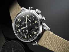 Glashütte Original Senator Chronograph Navigator Automatik Edelstahl 41mm schwarzes Zifferblatt beiges Textilband – Herrenuhren Chronograph aus Edelstahl. Das Gehäuse ist rund und silber. Das Textilarmband ist beige. Das Zifferblatt ist arabisch und schwarz. – Ansicht 6