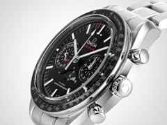 Omega Speedmaster Mondphase Automatik Edelstahl 44mm schwarzes Zifferblatt Metallband – Herrenuhren Chronograph aus Edelstahl und Keramik. Das Gehäuse ist rund und silber. Das Edelstahlarmband ist silber. Das Zifferblatt ist ein Index in schwarz. – Ansicht 2