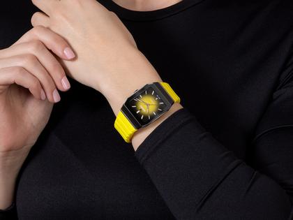 Rado Anatom Automatik Keramik 32,5mm schwarz-gelbes Zifferblatt gelbes Kautschukband – Damenuhren Uhr mit Datum aus Edelstahl, Kautschuk, Keramik und PVD beschichtet. Das Gehäuse ist rechteckig und schwarz. Das Kautschuk / Kunststoff / Silikon Armband ist gelb. Das Zifferblatt ist ein Index in gelb. – Ansicht 7