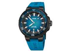 Oris Aquis Pro 1000M Automatik Titan Schwarz-PVD 49,5mm blaues Wellen-Zifferblatt blaues Kautschukband – Herrenuhren Uhr mit Datum aus Edelstahl, Kautschuk, PVD beschichtet und Titan. Das Gehäuse ist rund und schwarz. Das Kautschuk / Kunststoff / Silikon Armband ist blau. Das Zifferblatt ist ein Index in blau.