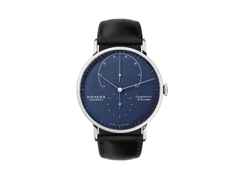 Nomos Glashütte Lambda 42 Tiefblau Handaufzug Weißgold 42mm blaues Zifferblatt schwarzes Lederband – Herrenuhren Uhr ohne Datum aus 750 Weißgold und Leder. Das Gehäuse ist rund und silber. Das Lederarmband ist schwarz. Das Zifferblatt ist ein Index in blau.