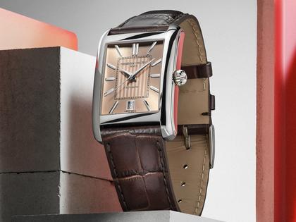 Frederique Constant Classics Carree Automatik Edelstahl 42mm roséfarbenes Zifferblatt braunes Lederband – Herrenuhren Uhr mit Datum aus Edelstahl und Leder. Das Gehäuse ist rechteckig und silber. Das Lederarmband ist braun. Das Zifferblatt ist ein Index in roségold. – Ansicht 5