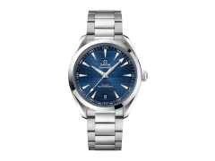 Omega Seamaster Aqua Terra 150M Automatik Edelstahl 41mm blaues Zifferblatt Metallband – Herrenuhren Uhr mit Datum aus Edelstahl. Das Gehäuse ist rund und silber. Das Edelstahlarmband ist silber. Das Zifferblatt ist ein Index in blau.