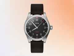 Oris ProPilot Date Automatik Edelstahl 41mm schwarzes Zifferblatt schwarzes Lederband – Herrenuhren Uhr mit Datum aus Edelstahl und Leder. Das Gehäuse ist rund und silber. Das Lederarmband ist schwarz. Das Zifferblatt ist arabisch und schwarz. – Ansicht 8