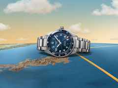 Longines Spirit Zulu Time Automatik Edelstahl 42mm blaues Zifferblatt Metallband – Herrenuhren Uhr mit Datum aus Edelstahl und Keramik. Das Gehäuse ist rund und silber. Das Edelstahlarmband ist silber. Das Zifferblatt ist arabisch und blau. – Ansicht 6
