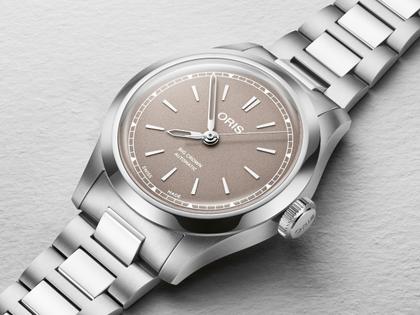 Oris Big Crown Automatik Edelstahl 34mm beiges Zifferblatt Metallband – Damenuhren Uhr ohne Datum aus Edelstahl. Das Gehäuse ist rund und silber. Das Edelstahlarmband ist silber. Das Zifferblatt ist ein Index in beige. – Ansicht 4