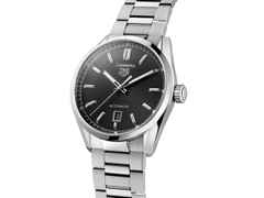 TAG Heuer Carrera Date Automatik Edelstahl 39mm schwarzes Zifferblatt Metallband – Herrenuhren Uhr mit Datum aus Edelstahl. Das Gehäuse ist rund und silber. Das Edelstahlarmband ist silber. Das Zifferblatt ist ein Index in schwarz. – Ansicht 3