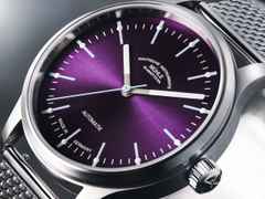 Mühle Glashütte Panova Violett Automatik Edelstahl 40mm Metallband – Herrenuhren Uhr ohne Datum aus Edelstahl. Das Gehäuse ist rund und silber. Das Edelstahlarmband ist silber. Das Zifferblatt ist ein Index in lila. – Ansicht 2