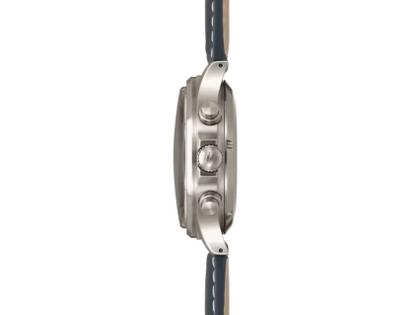 Sinn Spezialuhren 358 Sa Flieger B E Chronograph Automatik Edelstahl 42mm schwarzes Zifferblatt schwarzes Lederband – Herrenuhren Chronograph aus Edelstahl. Das Gehäuse ist rund und silber. Das Lederarmband ist schwarz. Das Zifferblatt ist arabisch Index und schwarz. – Ansicht 2