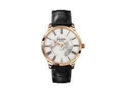 Glashütte Original Senator Meissen Mystic Maison Automatik Roségold 40mm weißes Porzellan-Zifferblatt schwarzes Lederband limitiert – Herrenuhren Uhr ohne Datum aus 750 Rotgold und Leder. Das Gehäuse ist rund und roségold. Das Lederarmband Kroko / Alligator ist schwarz. Das Zifferblatt ist römisch und weiß.