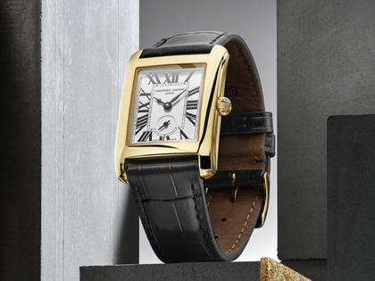 Frederique Constant Classics Carree Small Seconds Quarz Edelstahl Gelbgold-PVD 36x25mm weißes Zifferblatt schwarzes Lederband – Damenuhren Uhr mit Datum aus Edelstahl, Leder und PVD beschichtet. Das Gehäuse ist rechteckig und gelbgold. Das Lederarmband Kroko / Alligator ist schwarz. Das Zifferblatt ist römisch und weiß. – Ansicht 4