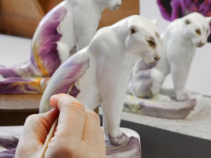 Meissen Figur Sitzender Panther "Giant Bloom" – Porzellanwaren Porzellandekoration in weiß und aus Porzellan. – Ansicht 4