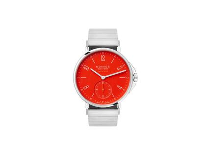 Nomos Glashütte Ahoi neomatik Signalrot Automatik Edelstahl 36mm rotes Zifferblatt Metallband – Damenuhren Uhr ohne Datum aus Edelstahl. Das Gehäuse ist rund und silber. Das Edelstahlarmband ist silber. Das Zifferblatt ist arabisch Index und rot.