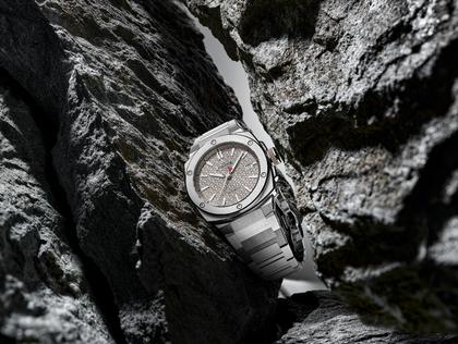 Alpina Alpiner Extreme Automatik Edelstahl 39mm beiges Zifferblatt Metallband – Herrenuhren Uhr mit Datum aus Edelstahl. Das Gehäuse ist rund und silber. Das Edelstahlarmband ist silber. Das Zifferblatt ist ein Index in beige. – Ansicht 5