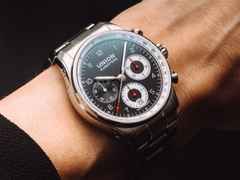 Union Glashütte Belisar Chronograph Automatik Edelstahl 40mm schwarzes Zifferblatt Metallband – Herrenuhren Chronograph aus Edelstahl. Das Gehäuse ist rund und silber. Das Edelstahlarmband ist silber. Das Zifferblatt ist arabisch Index und schwarz. – Ansicht 5