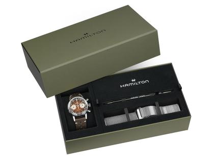 Hamilton American Classic Intra-Matic Chronograph H Handaufzug Edelstahl 40mm braunes Zifferblatt braunes Lederband – Herrenuhren Chronograph aus Edelstahl. Das Gehäuse ist rund und silber. Das Lederarmband ist braun. Das Zifferblatt ist ein Index in braun. – Ansicht 7