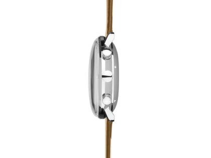 Junghans Max Bill Chronoscope Automatik Edelstahl 40mm graues Zifferblatt braunes Lederband – Herrenuhren Chronograph aus Edelstahl und Leder. Das Gehäuse ist rund und silber. Das Lederarmband ist braun. Das Zifferblatt ist arabisch Index und anthrazit. – Ansicht 2