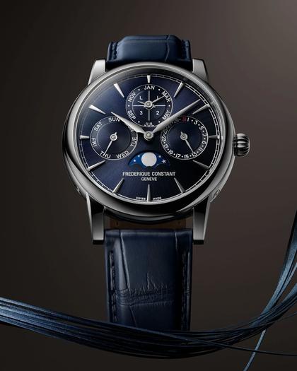 Frederique Constant Classic Perpetual Calendar Manufacture Automatik Edelstahl 40mm blaues Zifferblatt Lederband – Herrenuhren Uhr mit Kalender aus Edelstahl. Das Gehäuse ist rund und silber. Das Lederarmband Kroko / Alligator ist blau. Das Zifferblatt ist ein Index in blau. – Ansicht 5
