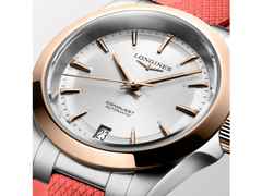 Longines Conquest Automatik Edelstahl 34mm silberfarbenes Zifferblatt orangefarbenes Kautschukband – Damenuhren Uhr mit Datum aus 750 Rotgold, Edelstahl und Kautschuk. Das Gehäuse ist rund und silber. Das Kautschuk / Kunststoff / Silikon Armband ist orange. Das Zifferblatt ist ein Index in silber. – Ansicht 5