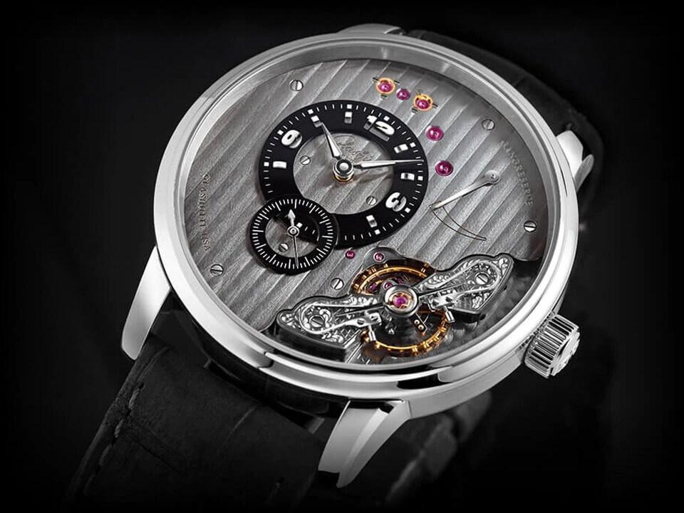 Glashütte Original PanoInverse XL Reserve Handaufzug Edelstahl 42mm graues Zifferblatt graues Lederband – Herrenuhren Uhr ohne Datum aus Edelstahl. Das Gehäuse ist rund und silber. Das Lederarmband Kroko / Alligator ist schwarz. Das Zifferblatt ist ein Index in grau. – Ansicht 2