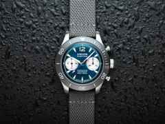 Union Glashütte Noramis Chronograph Sport Automatik Edelstahl 43mm grünes Zifferblatt graues Textilband – Herrenuhren Chronograph aus Edelstahl und Keramik. Das Gehäuse ist rund und silber. Das Textilarmband ist grau. Das Zifferblatt ist arabisch Index und türkis. – Ansicht 2