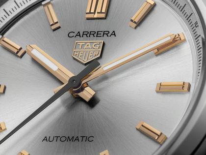 TAG Heuer Carrera Date Automatik Edelstahl 36mm silberfarbenes Zifferblatt Metallband – Damenuhren Uhr mit Datum aus Edelstahl. Das Gehäuse ist rund und silber. Das Edelstahlarmband ist silber. Das Zifferblatt ist ein Index in silber. – Ansicht 4