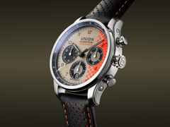 Union Glashütte Belisar Chronograph Speedster 2026 Limited Edition Automatik Edelstahl 40mm beiges Zifferblatt schwarzes Lederband Metallband – Herrenuhren Chronograph aus Edelstahl und Leder. Das Gehäuse ist rund und silber. Das Lederarmband ist schwarz. Das Zifferblatt ist arabisch Index und beige. – Ansicht 3