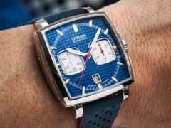 Union Glashütte Averin Chronograph Automatik Edelstahl 41mm blaues Zifferblatt blaues Lederband – Herrenuhren Chronograph aus Edelstahl und Leder. Das Gehäuse ist quadratisch und silber. Das Lederarmband ist blau. Das Zifferblatt ist ein Index in blau. – Ansicht 4