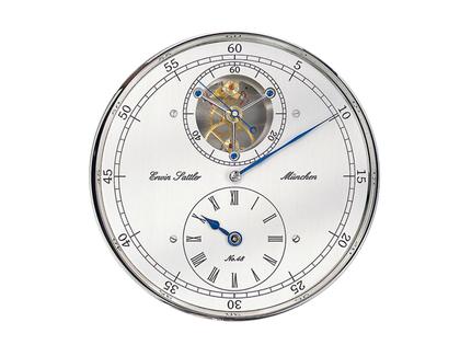 Erwin Sattler Präzisionspendeluhr Wanduhr Classica Secunda 1995 schwarz – Großuhren Wanduhr aus . Das Gehäuse ist rechteckig und schwarz. Das Zifferblatt ist arabisch Index und silber. – Ansicht 2