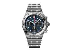 Breitling Chronomat B01 42 Automatik Edelstahl blaues Zifferblatt Metallband – Herrenuhren Chronograph aus Edelstahl. Das Gehäuse ist rund und silber. Das Edelstahlarmband ist silber. Das Zifferblatt ist ein Index in roségold.