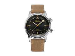 Alpina Diver 300 Heritage Edelstahl 42 schwarzes Zifferblatt braunes Lederband – Herrenuhren Uhr ohne Datum aus Edelstahl und Leder. Das Gehäuse ist rund und silber. Das Lederarmband ist braun. Das Zifferblatt ist arabisch und schwarz.