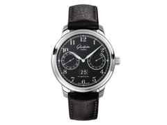 Glashütte Original Senator Observer Automatik Edelstahl 44mm schwarzes Zifferblatt schwarzes Lederband – Herrenuhren Uhr mit Datum aus Edelstahl. Das Gehäuse ist rund und silber. Das Lederarmband ist schwarz. Das Zifferblatt ist arabisch und schwarz.
