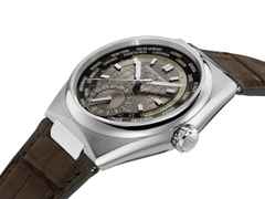 Frederique Constant Highlife Worldtimer Manufacture Automatik Edelstahl 41mm braunes Zifferblatt braunes Lederband – Herrenuhren Uhr mit Datum aus Edelstahl und Leder. Das Gehäuse ist rund und silber. Das Lederarmband Kroko / Alligator ist braun. Das Zifferblatt ist ein Index in braun. – Ansicht 3