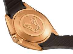 Rado HyperChrome Quarz Edelstahl Roségold-PVD 41,5mm braunes Zifferblatt schwarzes Kautschukband – Herrenuhren Uhr mit Datum aus Edelstahl, Kautschuk, Keramik und PVD beschichtet. Das Gehäuse ist rund und roségold. Das Kautschuk / Kunststoff / Silikon Armband ist schwarz. Das Zifferblatt ist ein Index in braun. – Ansicht 4