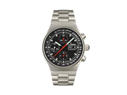 Herrenuhren Chronograph aus Edelstahl. Das Gehäuse ist rund und silber. Das Edelstahlarmband ist silber. Das Zifferblatt ist ein Index in schwarz.
