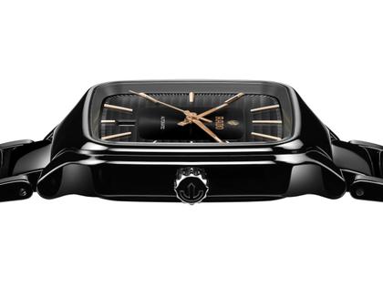 Rado True Square Automatic Keramik schwarz 38mm Keramikband schwarz – Damenuhren Uhr mit Datum aus Keramik und Titan. Das Gehäuse ist quadratisch und schwarz. Das Keramikarmband ist schwarz. Das Zifferblatt ist ein Index in schwarz. – Ansicht 3