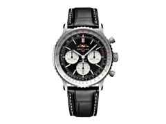 Breitling Navitimer B01 Chronograph 43 Edelstahl schwarzes Zifferblatt schwarzes Lederband – Herrenuhren Chronograph aus Edelstahl. Das Gehäuse ist rund und silber. Das Lederarmband Kroko / Alligator ist schwarz. Das Zifferblatt ist ein Index in schwarz.
