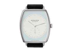 Nomos Glashütte Lux Handaufzug Weißgold 38,5mm weiß-blaues Zifferblatt braunes Lederband – Herrenuhren Uhr ohne Datum aus 750 Weißgold. Das Gehäuse ist sonstige Form und gelbgold. Das Lederarmband ist schwarz. Das Zifferblatt ist ein Index in weiß. – Ansicht 2