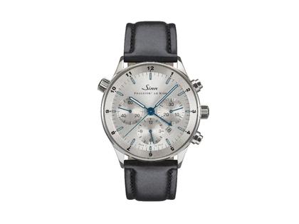 Sinn Spezialuhren 6099 Frankfurter Finanzplatzuhr Automatik Edelstahl 41,5mm silberfarbenes Zifferblatt Metallband limitiert – Herrenuhren Chronograph aus Edelstahl. Das Gehäuse ist rund und silber. Das Edelstahlarmband ist silber. Das Zifferblatt ist ein Index in silber. – Ansicht 2