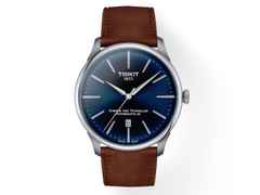 Tissot Chemin des Tourelles Powermatic 80 Automatik Edelstahl 42mm blaues Zifferblatt braunes Lederband – Herrenuhren Uhr mit Datum aus Edelstahl und Leder. Das Gehäuse ist rund und silber. Das Lederarmband ist braun. Das Zifferblatt ist ein Index in blau.