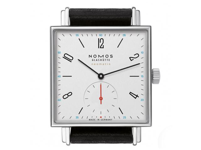 Nomos Glashütte Tetra neomatik 39 Automatik Edelstahl 33mm weißes Zifferblatt schwarzes Lederband – Damenuhren Uhr ohne Datum aus Edelstahl. Das Gehäuse ist quadratisch und silber. Das Lederarmband ist schwarz. Das Zifferblatt ist arabisch Index und weiß. – Ansicht 4