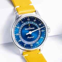 MeisterSinger Perigraph 38 Automatik Edelstahl blau Lederband gelb Limited Edition – Herrenuhren Uhr mit Datum aus Edelstahl und Leder. Das Gehäuse ist rund und silber. Das Lederarmband ist gelb. Das Zifferblatt ist arabisch und blau. – Ansicht 2