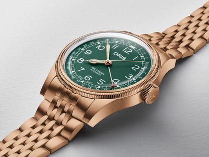 Oris Big Crown Pointer Date Automatik Bronze 40mm grünes Zifferblatt Metallband – Herrenuhren Uhr mit Datum aus Bronze und Edelstahl. Das Gehäuse ist rund. Das Armband ist ein Metallarmband. Das Zifferblatt ist arabisch Index und grün. – Ansicht 3
